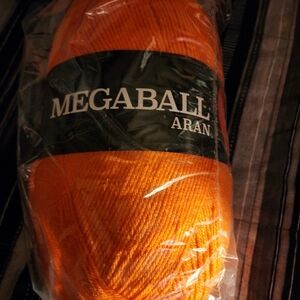 Hobbii mega ball aran yarn- orange